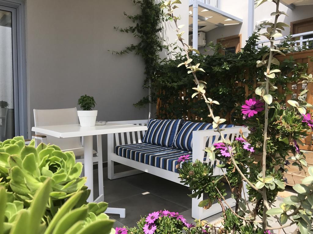 Athina Residence Lentas Luaran gambar