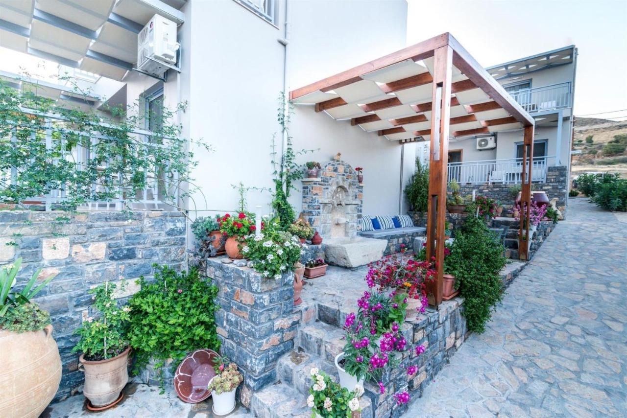 Athina Residence Lentas Luaran gambar
